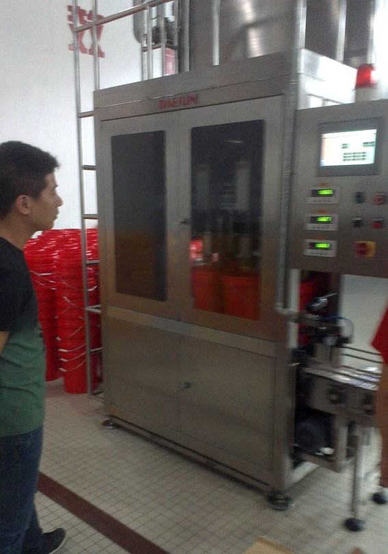 1489304056762911.jpg 液體灌裝機,稱重灌裝機,定量灌裝機