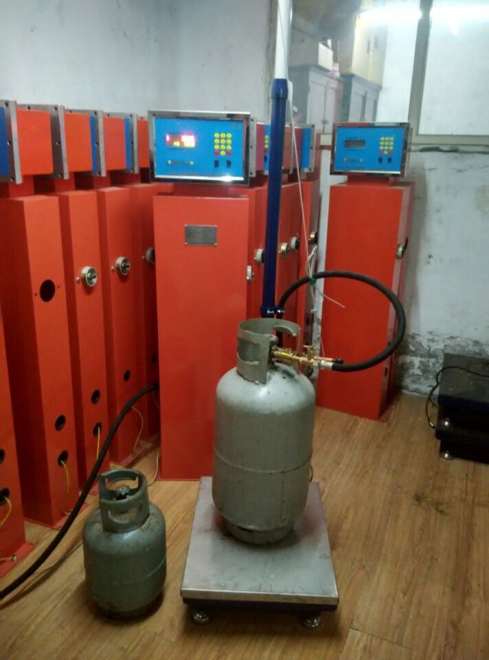 液體灌裝機(jī),稱重灌裝機(jī),定量灌裝機(jī) 1490695239.jpg