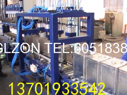 1501211310369460.jpg 液體灌裝機(jī),稱重灌裝機(jī),定量灌裝機(jī)