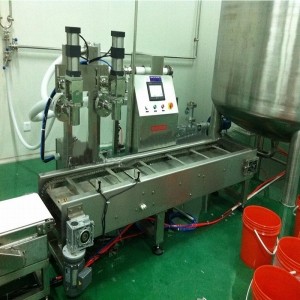 40L鹽酸灌裝機(jī) 四桶搖臂式灌裝機(jī)工廠